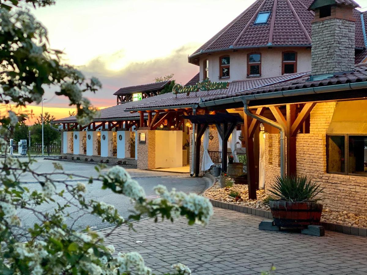 Istvan Parkhotel Es Gasztrofarm Sormás Екстериор снимка