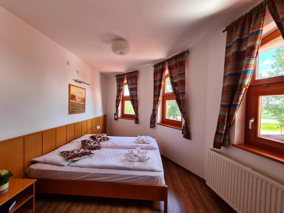 Istvan Parkhotel Es Gasztrofarm Sormás Екстериор снимка