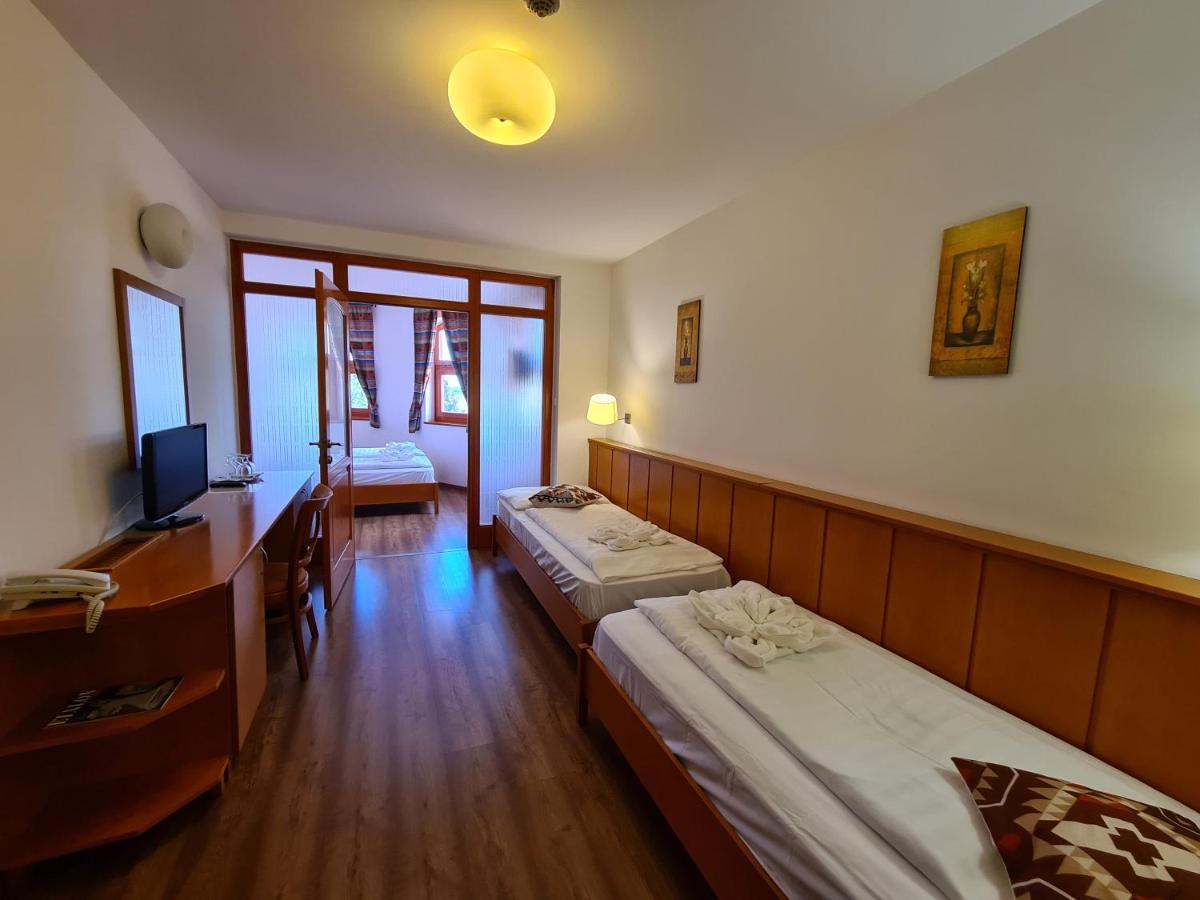 Istvan Parkhotel Es Gasztrofarm Sormás Екстериор снимка