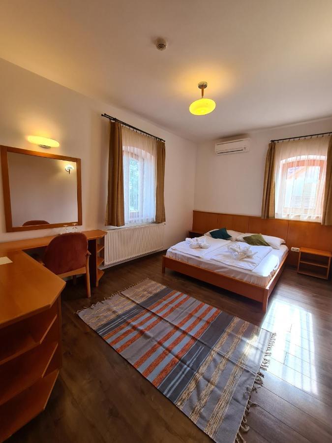 Istvan Parkhotel Es Gasztrofarm Sormás Екстериор снимка