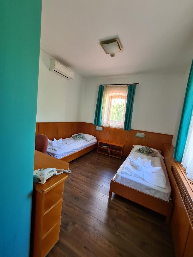 Istvan Parkhotel Es Gasztrofarm Sormás Екстериор снимка