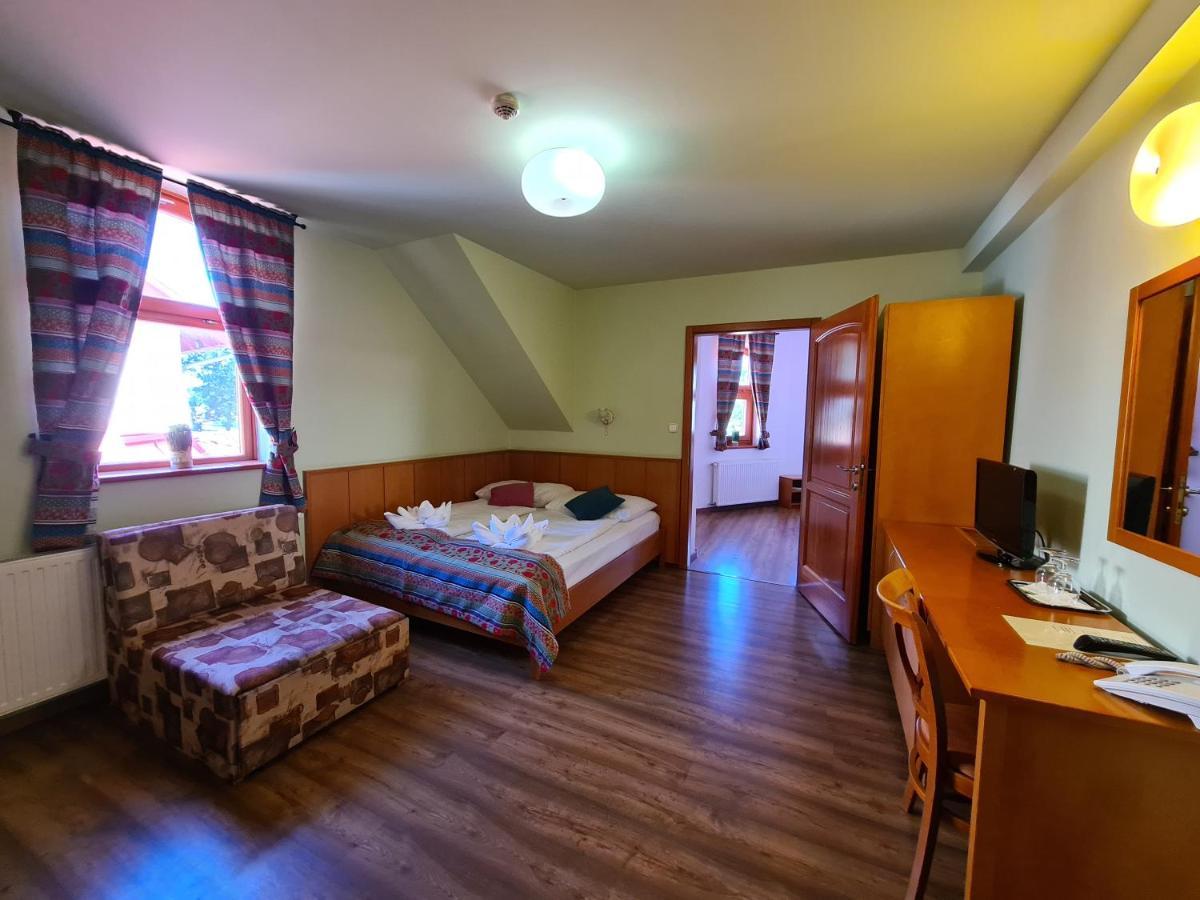 Istvan Parkhotel Es Gasztrofarm Sormás Екстериор снимка
