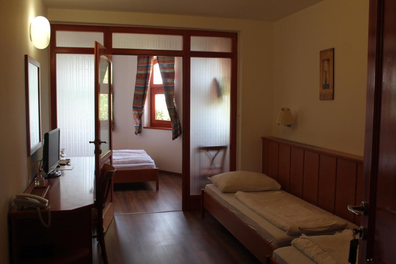 Istvan Parkhotel Es Gasztrofarm Sormás Екстериор снимка